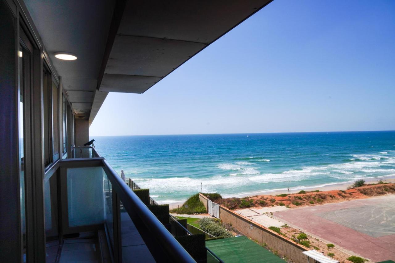 Beachfront Boutique Apartment Herzelia Exterior foto